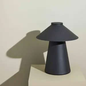 Hubsch CHIPPER-Lampe à poser Métal H26cm pas cher