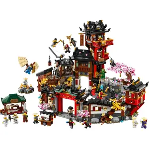 LEGO NINJAGO® 15e anniversaire: La vieille ville 71861 pas cher