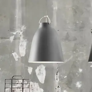 Fritz Hansen Lampe suspendue modèle Caravaggio Matt P3, conçue par Cecilie Manz, éclairage flexible et réglable en aluminium, 34 x 34 x 48,4 cm, gris (Référence : 14036212)Vendu parkoot