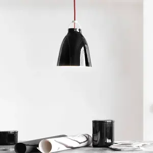 Fritz Hansen Lampe suspendue modèle Caravaggio P1, conçue par Cecilie Manz, éclairage flexible et réglable en aluminium, 16,5 x 16,5 x 21,6 cm, noir (Référence : 54006708)Vendu parkoot
