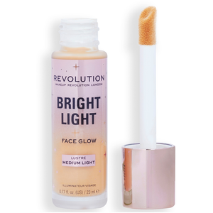 Revolution Bright Light Face Glow, Lueur Éclatante pour le Visage, Teint Lumineux, Lustre Moyen ClairVendu parlookfantastic