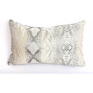 HEART OF THE HOME Coussin rectangulaire design effet python Joha pas cher