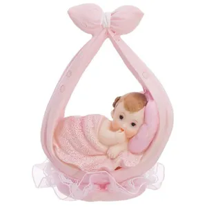 PARTYDECO Figurine petite fille dans une écharpe rose 11 cm - Rose pas cher
