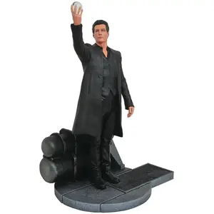 Diamond Select Toys Dark Tower Gallery Man in Black PVC Figure pas cher
