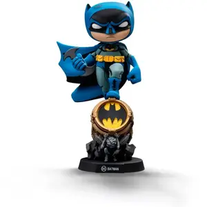 Iron Studios Sur La Figurine En Pvc Mini Co De La Variante Bleue Du Signal De Chauve-souris Batman 15 Cm pas cher