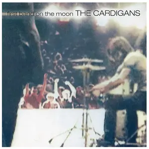 Comparateur de prix : UNIVERSAL M CNT First band on the moon