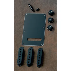 Comparateur de prix : Fender kit d'accessoires pour Stratocaster, noir