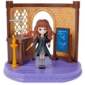 Harry Potter - Playset Cours de Sortilèges Magical Minis - 6061846 - Figurine exclusive Hermione et Accessoires - Wizard World pas cher