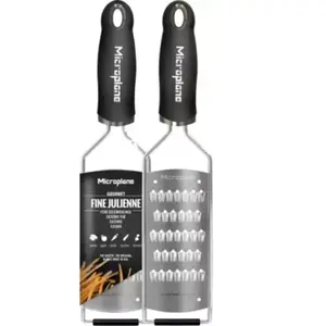 Râpe gourmet pour carottes râpées - Microplane - Noir - Inox pas cher