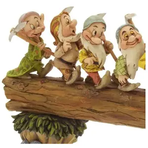 Comparateur de prix : Enesco Figurine 7 Nains - Homeward Bound - Disney Tradition by Jim Shore - Effet bois - Blanche Neige