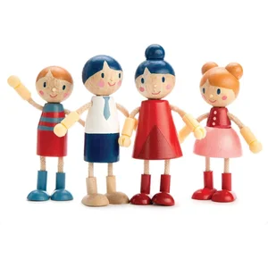 Tender Leaf Toys famille de poupées de maison de poupée 4 pièces pas cher
