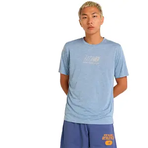 New Balance T-shirt à Manches Courtes Athletics Reflective Graphic pas cher
