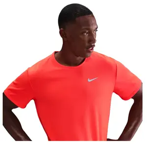 NIKE - miler men's dri-fit uv ss t-shirt - Hardloop t-shirt korte mouw zomer heren - Rood