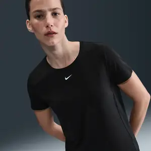 Comparateur de prix : Nike Training One Short Sleeve T-Shirt - Black, Black M