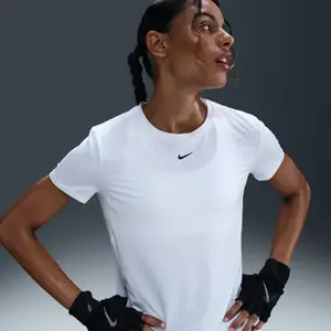 Nike T-shirt One Classic Dri-FIT Dames - Maat L