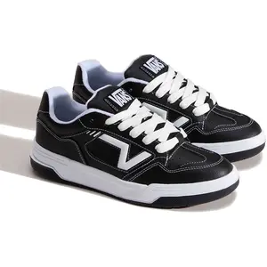 Vans Upland Baskets En Cuir Noir/Blanc - EUR 43 pas cher