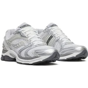 Baskets Blanches et Argentées Saucony PROGRID TRIUMPH 4 pas cher