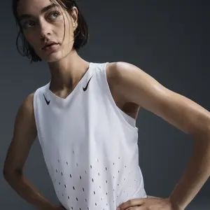 Nike Dri-Fit ADV AeroSwift W https://tqm.i-run.be/?P4790B5819DB223S1UC413a49054177V4 Blanc XS