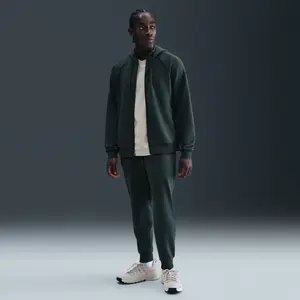 Nike primary fleece dri-fit uv joggingbroek in de kleur groen.