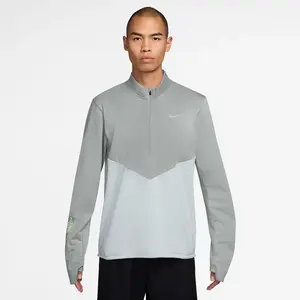 Nike pacer therma-fit winterized ziptop in de kleur grijs.