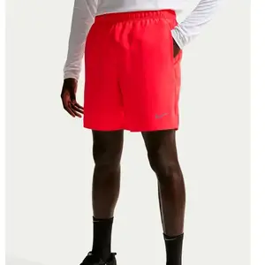 Nike Challenger 7" Shorts - Rouge, Rouge XL pas cher