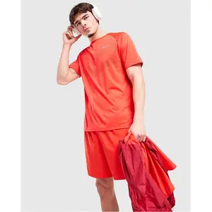 Nike Stride T-Shirt - Rouge, Rouge L pas cher