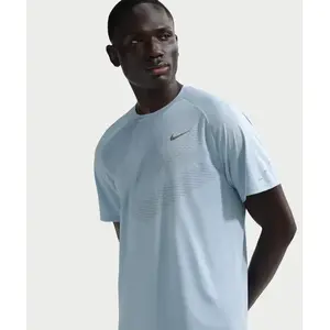 Nike Stride T-Shirt - Bleu, Bleu M pas cher