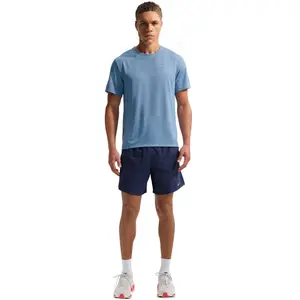 Nike dri-fit uv miler hardloopshirt in de kleur blauw.