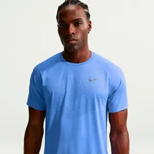 Comparateur de prix : Hauts de running homme : Nike Stride M