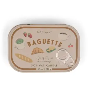PADDYWAX Geurkaars blikje French Baguet | Bistro French Baguette Printed Tin Candle - Rosemary Thyme 127g 76 x 42mm pas cher