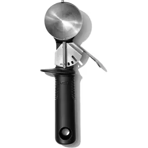 OXO Good Grips Cuillère à glace professionnelle en inox à gâchette pas cher