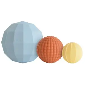 Mushie Lot de 3 jouets sensoriels Nesting Spheres Powder Blue pas cher