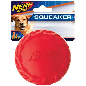 Nerf tire squeak bal assorti medium 7,5 cm pas cher