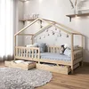Image de IDIMEX Lit de maison Elea en pin massif, lit pour enfant avec protection anti-chute 90 x 200 cm, lit de jeu avec toit naturel