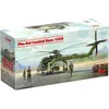 Image de ICM 1:35 - Base de combat de Phu Bai 1968 (CH-54a et 2 figurines)