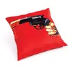 Image de Seletti Toiletpaper Pillow Revolver Coussin avec décor Pistolet Revolver