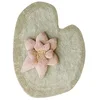 Image de Lorena Canals | Puffy Lily Tapis lavable en couleurs naturelles. pour chambres, salons, entrées. Fait à la main en coton. Dimensions : 1,2 m x 1,5 m