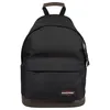 Image de Sac à dos Eastpack WYOMING - Ref. EK811-008. Coloris : Noir. Détails. - Large compartiment principal et base renforcée en cuir -