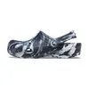 Image de Crocs Classic Marbled Sabot homme blanc/noir   léger séchage rapide bride pivotante