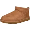 Image de Chaussons - UGG - Ultra Mini Classiques - Marron - Doublure en laine et patch de marque sur le talon