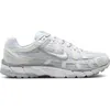 Image de Baskets Nike P-6000 blanches et grises - Pour Femme - Tige en mesh - Détails en cuir et TPU