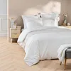 Image de Parure de lit 220 x 240 cm 3 pcs - Housse de couette + 2 taies OPERA brodée fils teints 100% coton blanc
