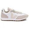 Image de Baskets blanches Pierre