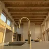 Image de Architek Mitigeur de cuisine à Douchette Extractible - Or brossé - Essebagno