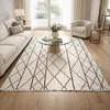 Image de tapis salle à manger 200x300 fait main en laine beige et noir motif scandinave