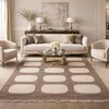 Image de tapis salon 160x230 fait main en laine beige et marron rectangle motif rond KODA