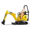 Image de Mini pelle JCB 8010 CTS avec personnage - BRUDER - Fonctionnelle avec figurine - Jaune