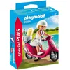 Image de PLAYMOBIL - Vacancière avec Scooter - Spécial Plus - Accessoires inclus