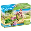 Image de Country Cavalière avec poney beige