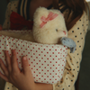Image de Peluche chat Calore Beige et son panier